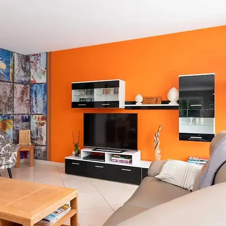 Spacieuse A Avec Piscine Et Jacuzzi Villa