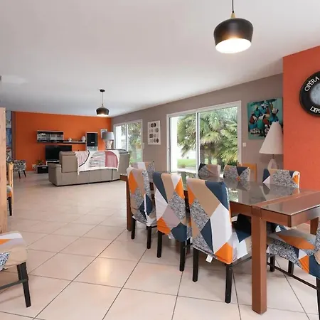 Villa Spacieuse A Avec Piscine Et Jacuzzi