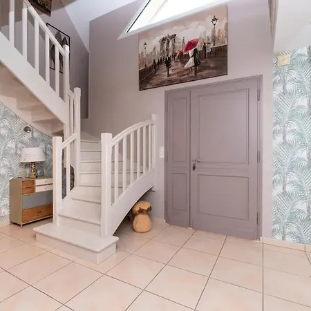 Spacieuse A Avec Piscine Et Jacuzzi Villa *